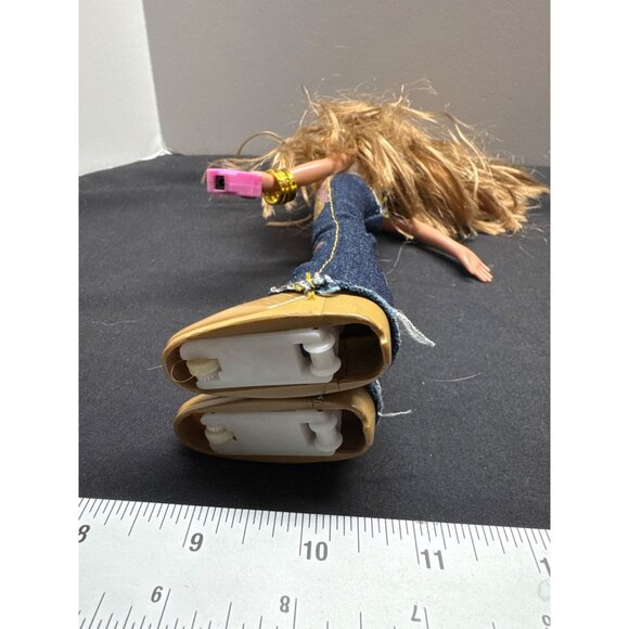 Bratz Doll Baby Suk Outfit Blonde Hair & Accessories - Picture 7 of 7